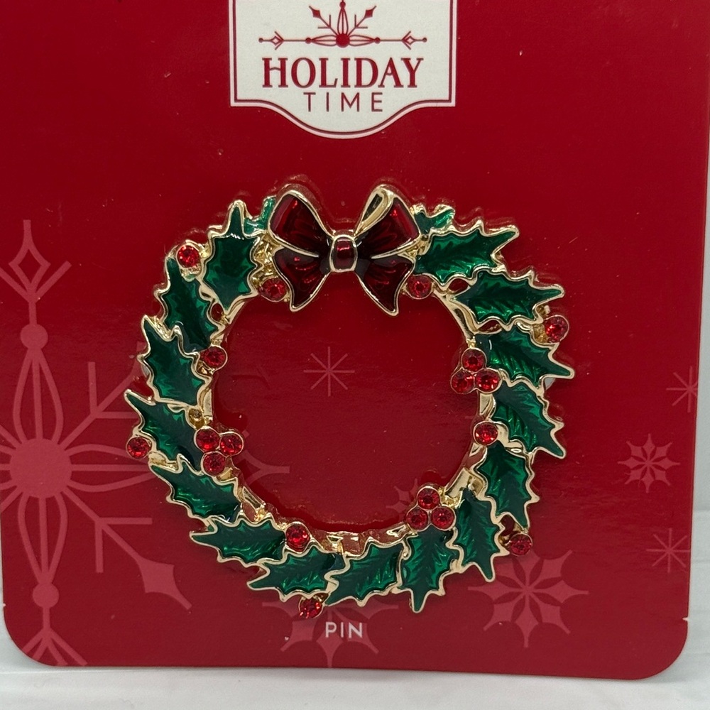 NWT Holiday Time Festive Wreath Pin with Green and Red